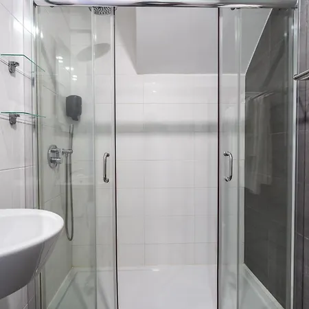 Ensuite 5 Rochedo Гостевой дом